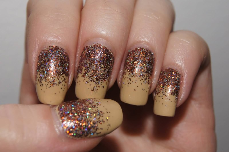 Маникюр с блёсткаююююю