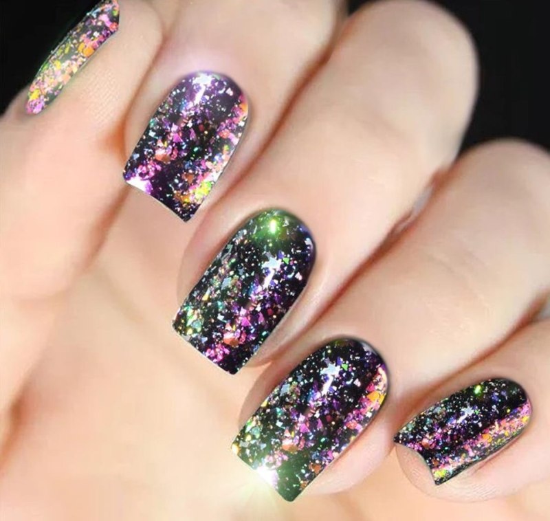 Серебристый и золотой маникюр