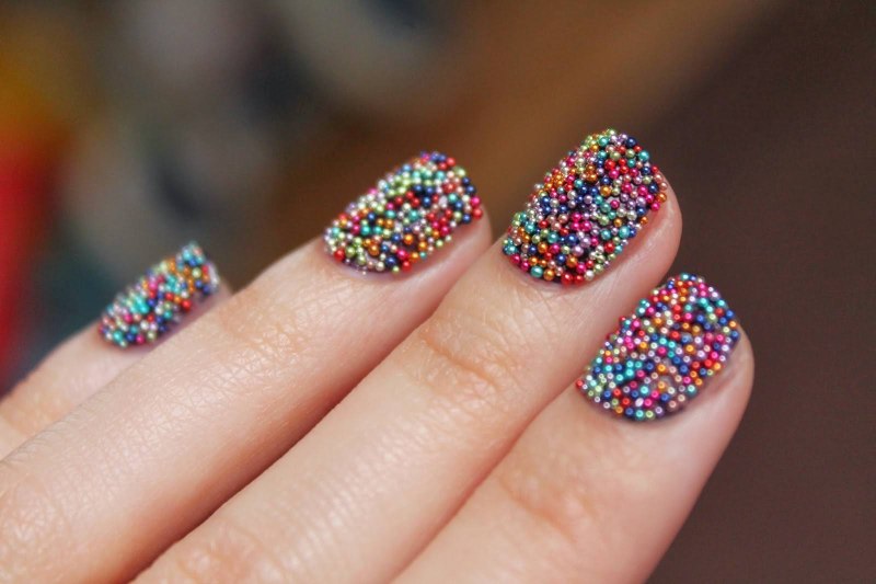 Маникюр с крупными блесточками