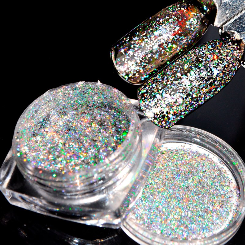 Крупные блестки на ногтях