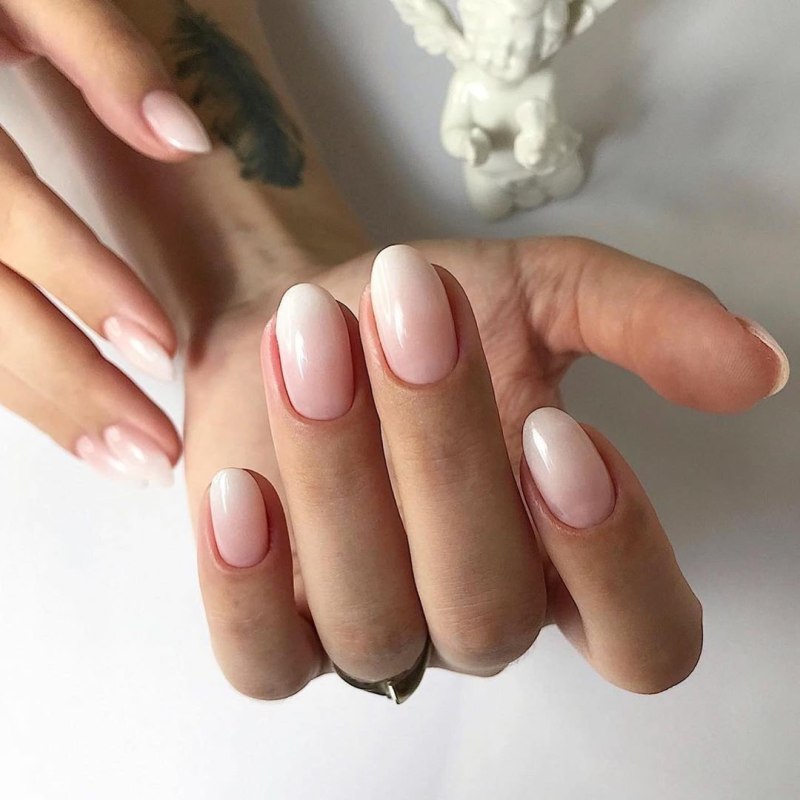 Маникюр омбре нюдовый