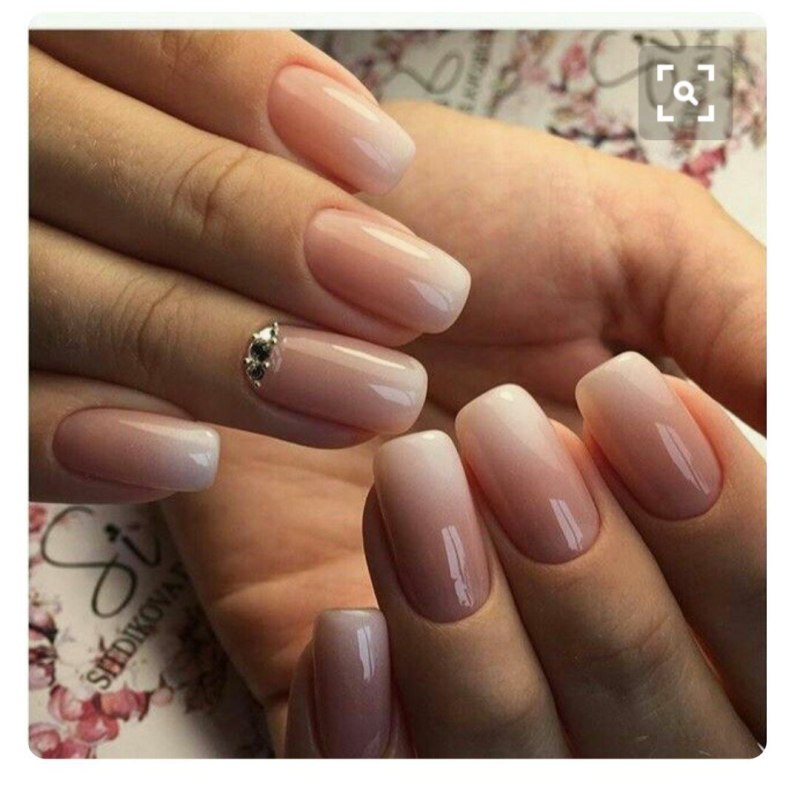 Маникюр градиент нюдовый с белым