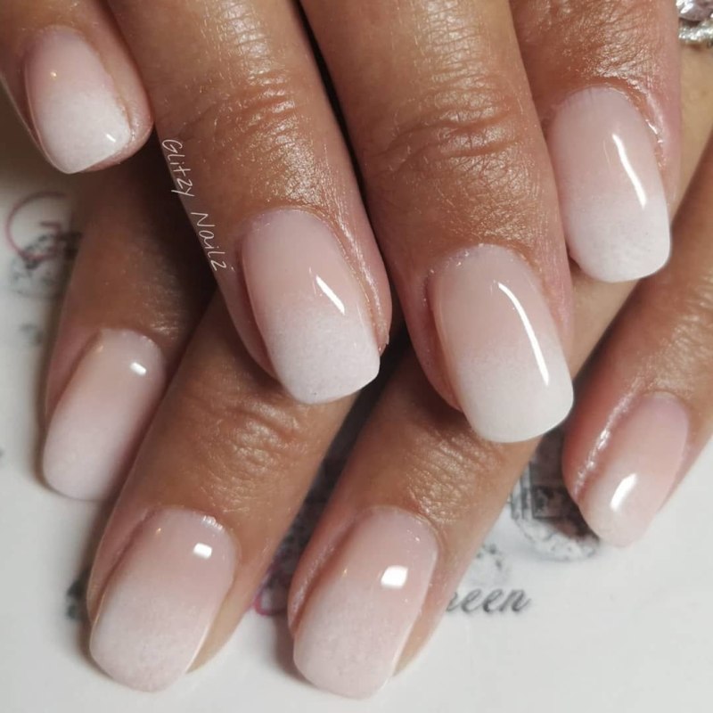 Маникюр омбре градиент нюдовый