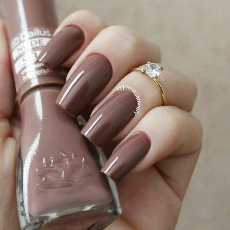 Коричневый маникюр