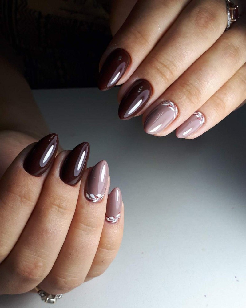 Бело коричневый маникюр на прямоугольный ногти
