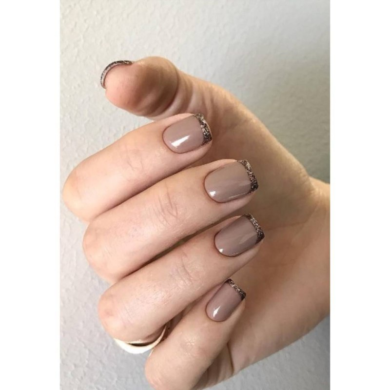 Маникюр молочный шоколад