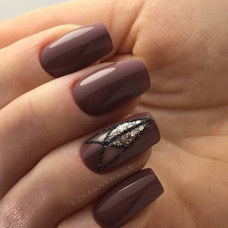 Ногти овальные коричневые