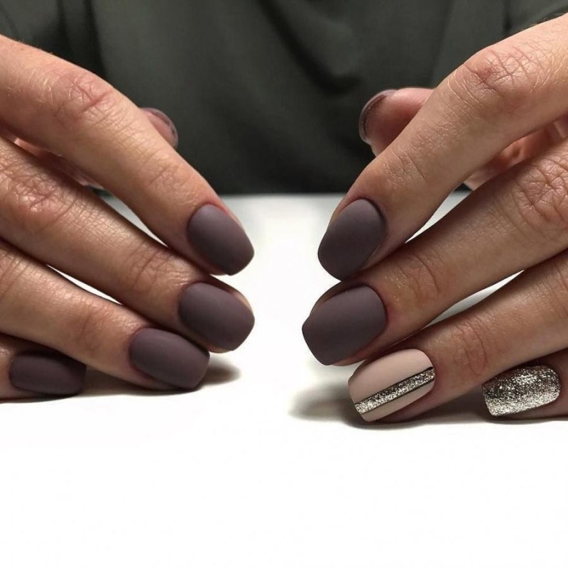 Коричневый лак для ногтей сочетание
