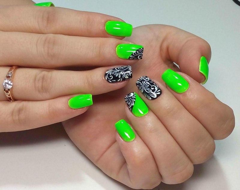 Ярко-зеленый маникюр