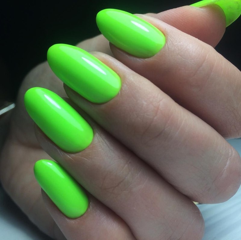Ногти салатового цвета