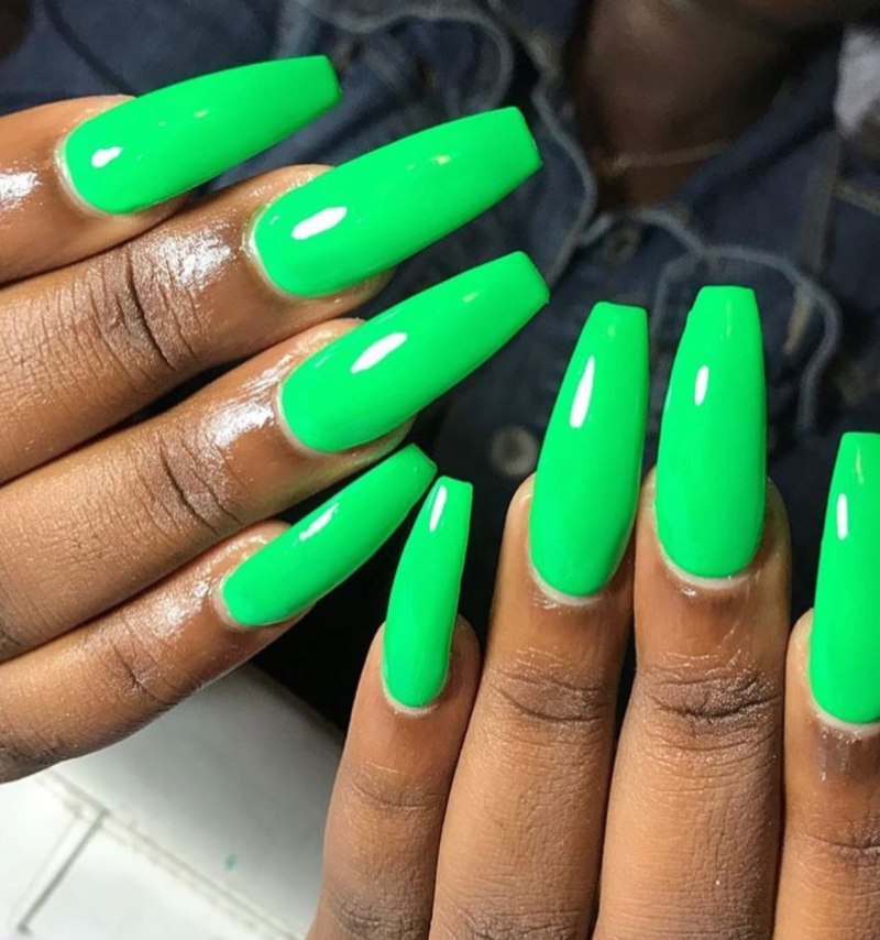 Яркие короткие ногти