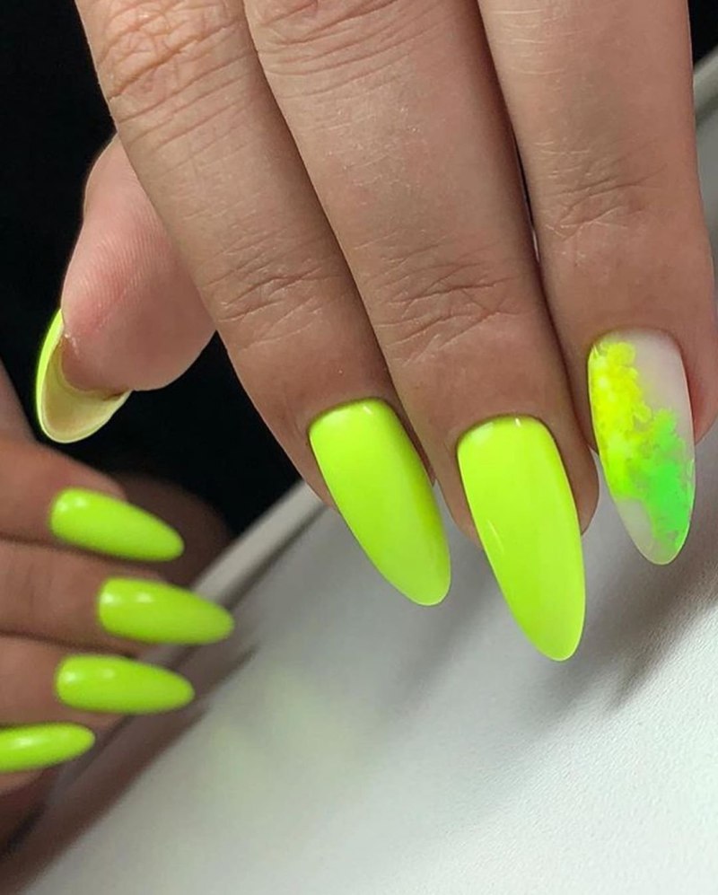 Яркий маникюр