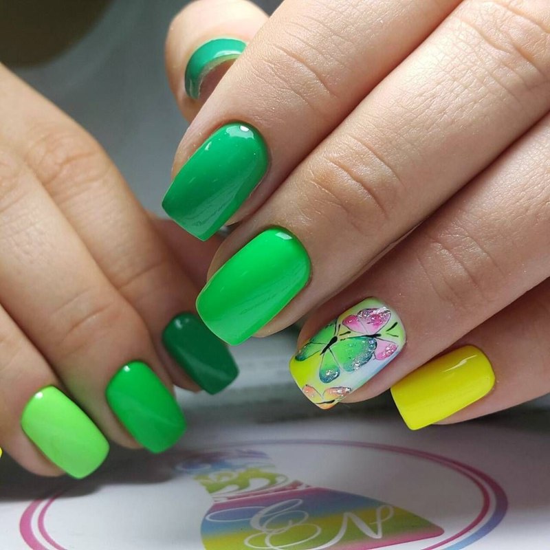Салатовые ногти однотонные