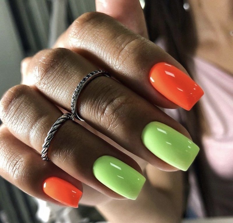 Ногти светло зеленого цвета