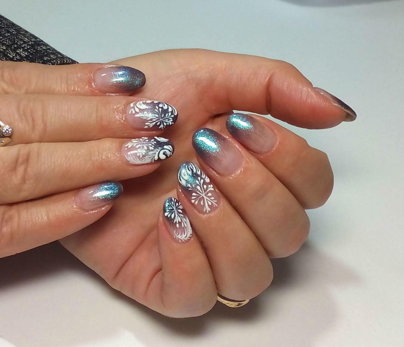 Нарядный праздничный маникюр