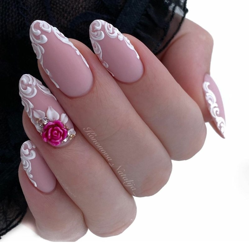 Праздничный маникюр на день рождения нежные