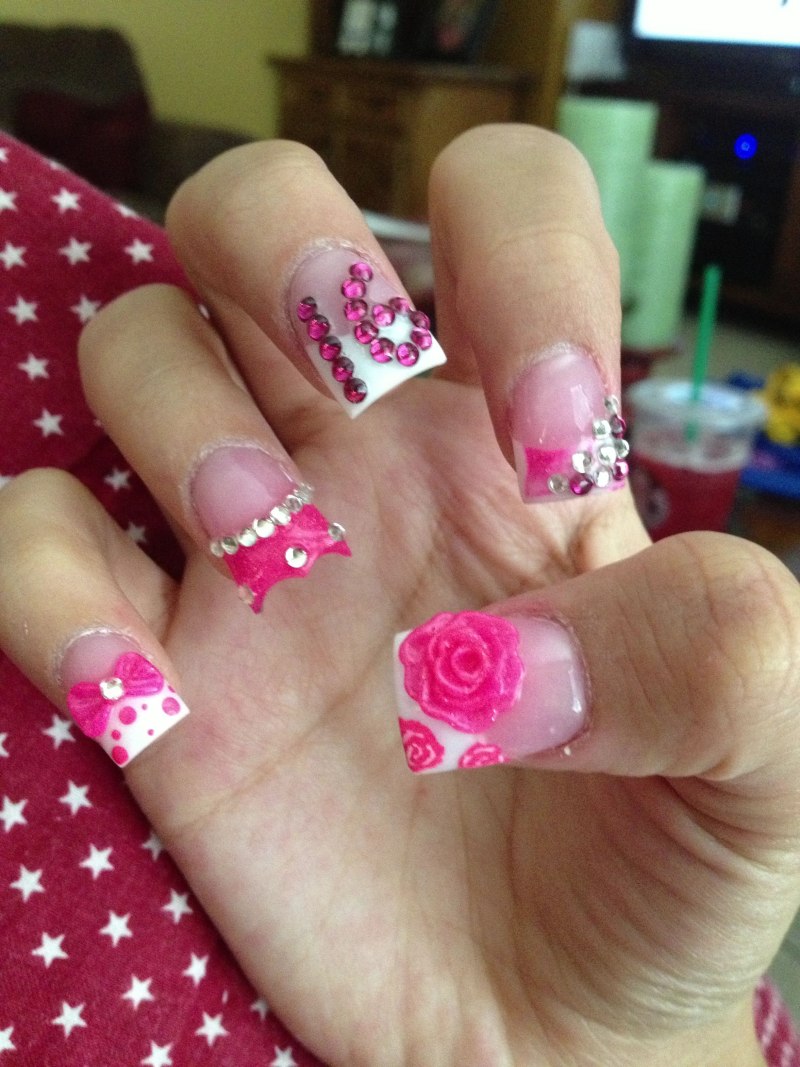 Маникюр френч красный с золотом