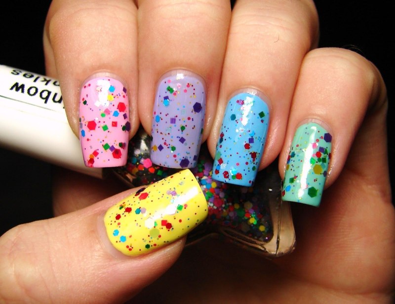 Маникюр праздничный под синее платье