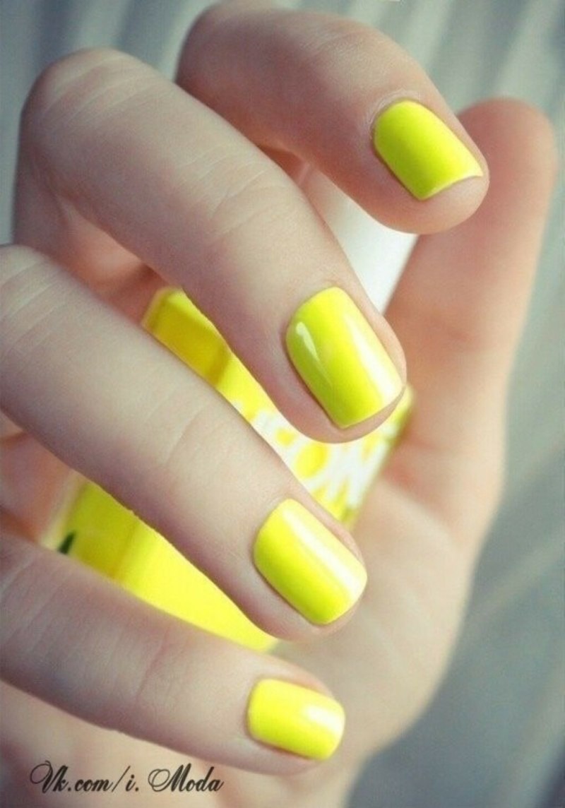 Маникюр светло желтого цвета