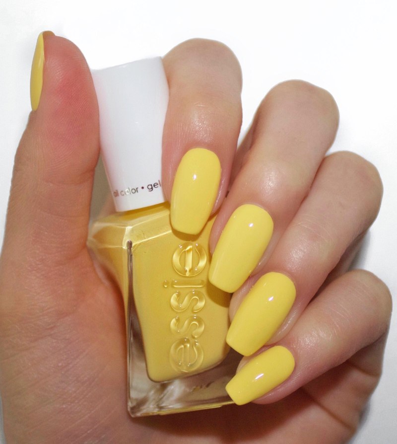 Жёлтый лак для ногтей