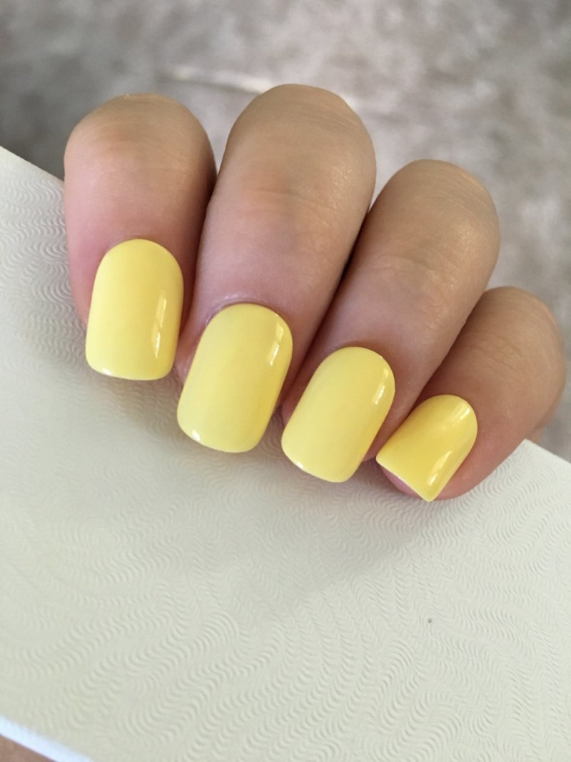 Лак для ногтей Mavala Cyber Yellow свотчи