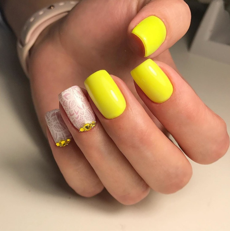 Маникюр омбре желтый
