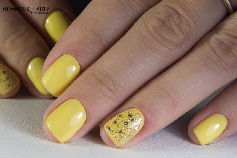 Essence Nail Polish жёлтый