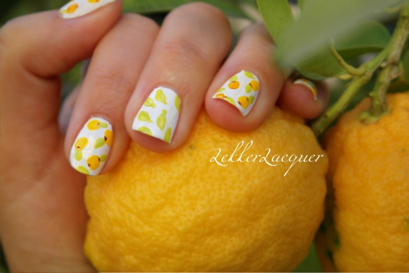 Лимон на ногтях