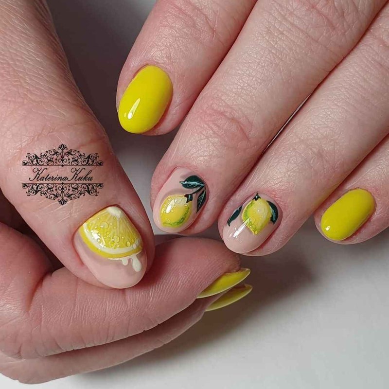 Лимон на ногтях