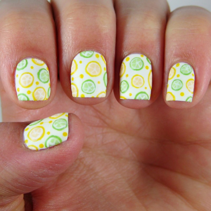 Фрукты на ногтях