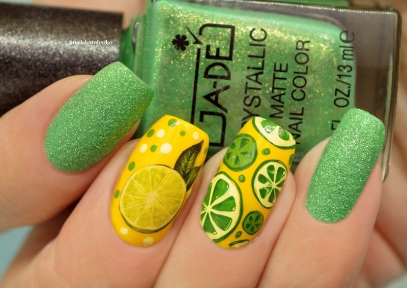 Маникюр с лимончиками