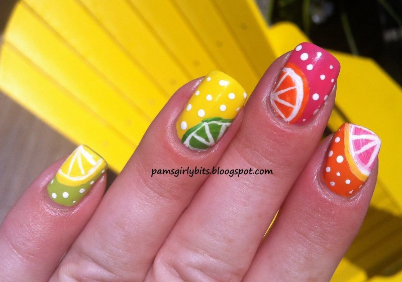 Ногти с дольками фруктов