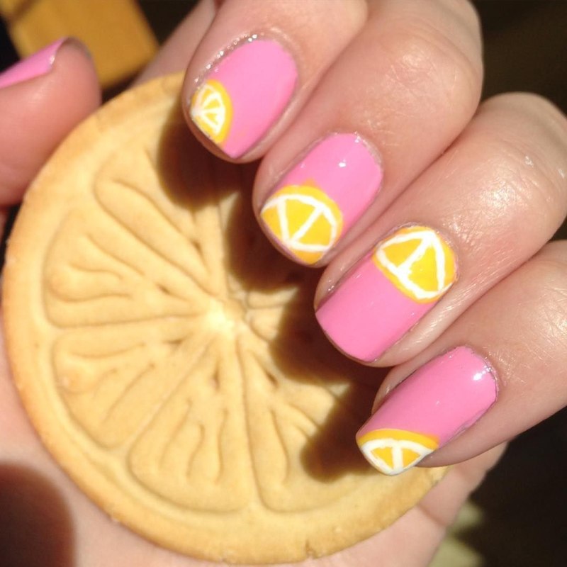 Маникюр с элементами желтого