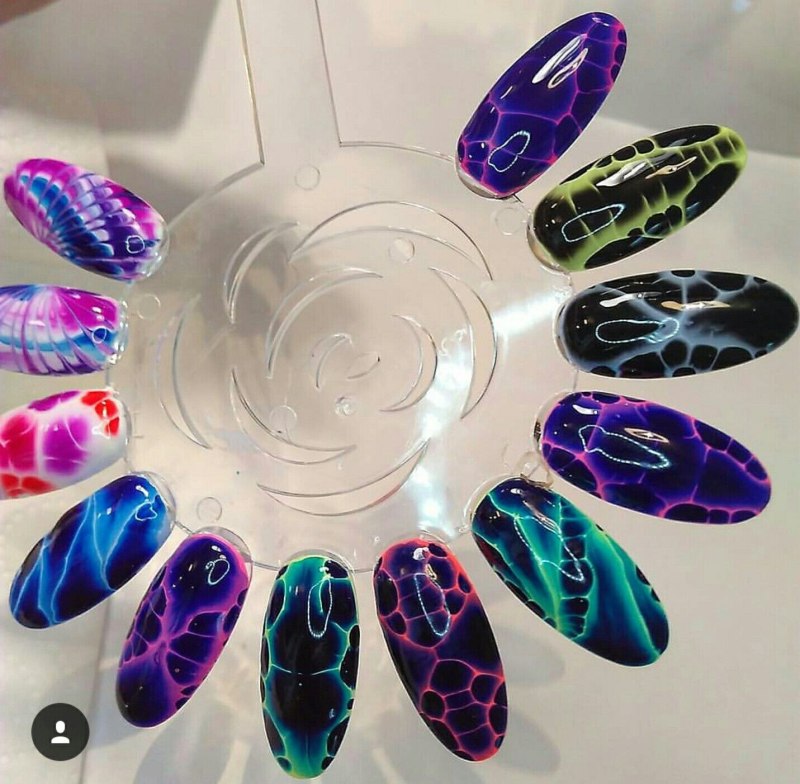 Красные витражные ногти