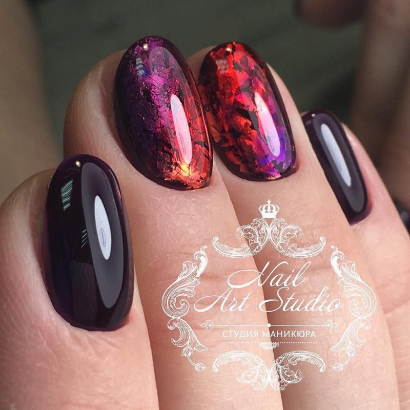 Маникюр с витражным лаком