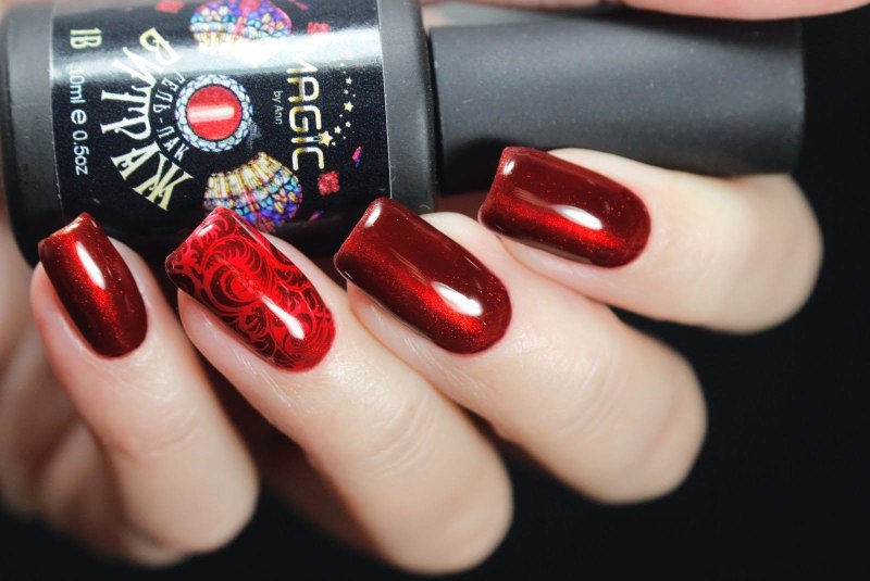 Абстракция на ногтях