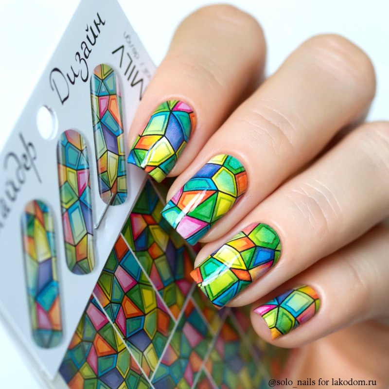 Летний маникюр с блестками