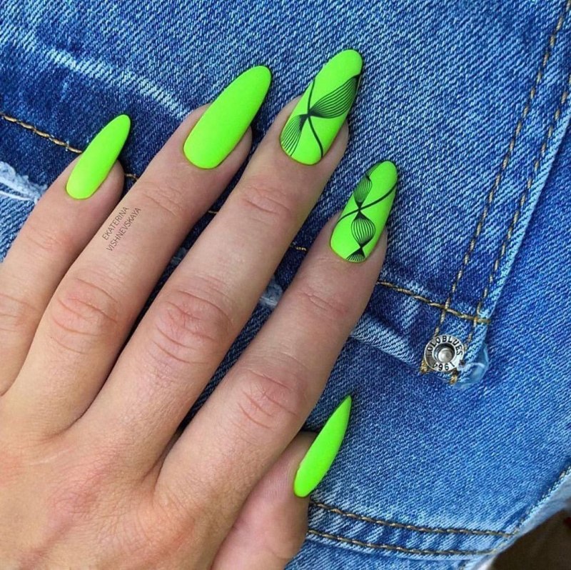 Салатовый маникюр