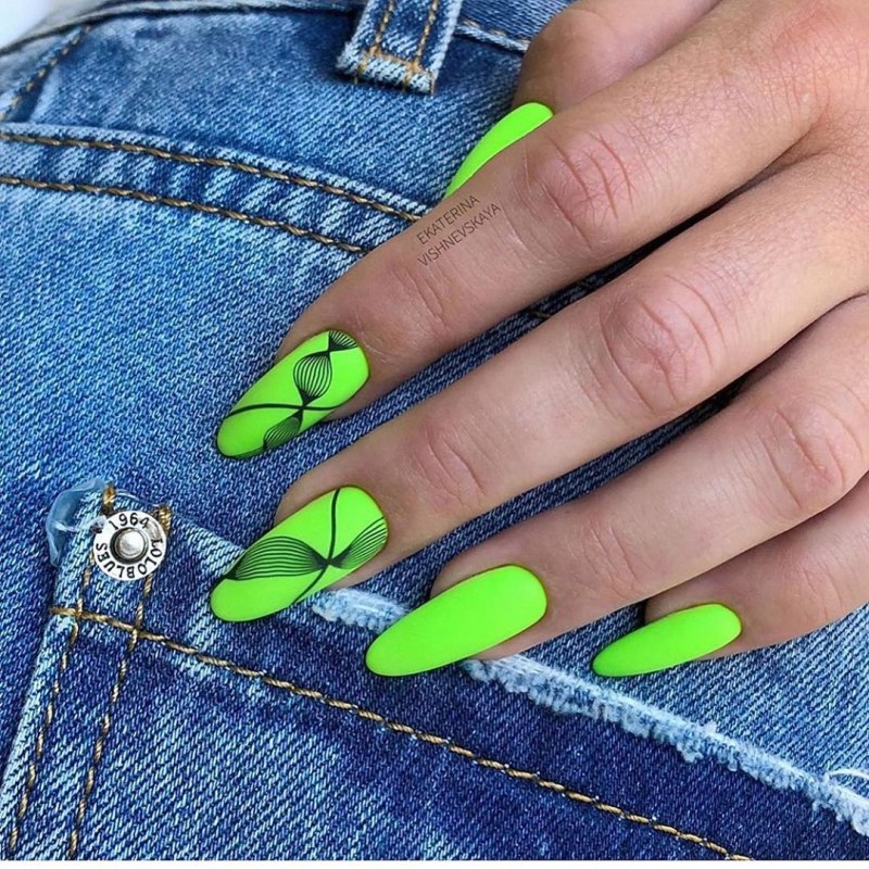 Кислотно желтый маникюр