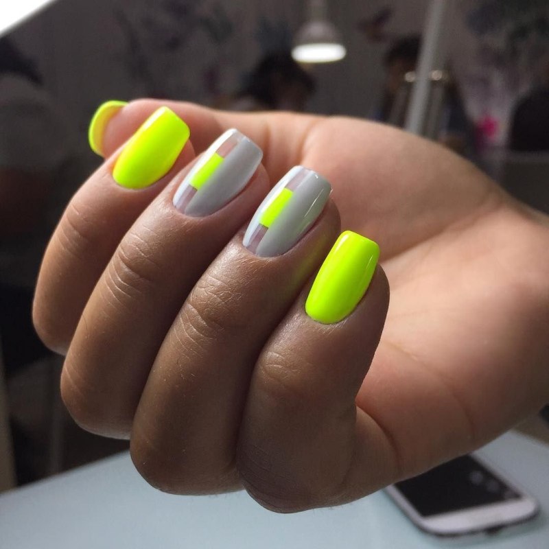 Салатовый маникюр