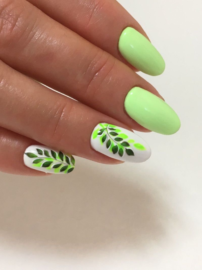 Салатово желтый маникюр