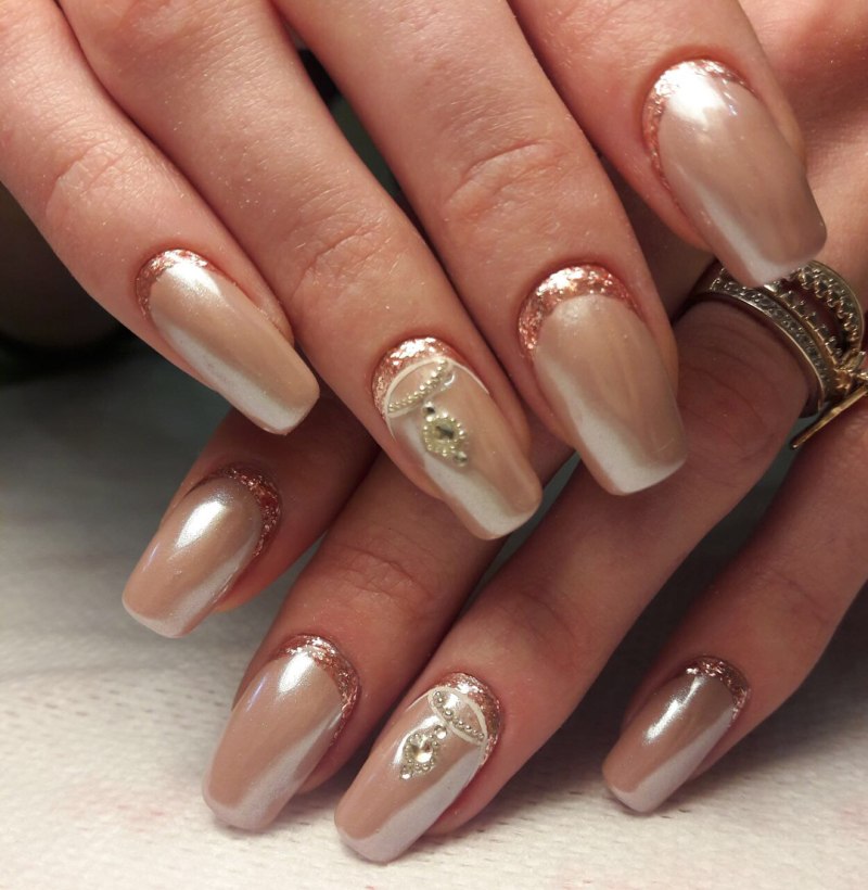 Красивые перламутровые ногти