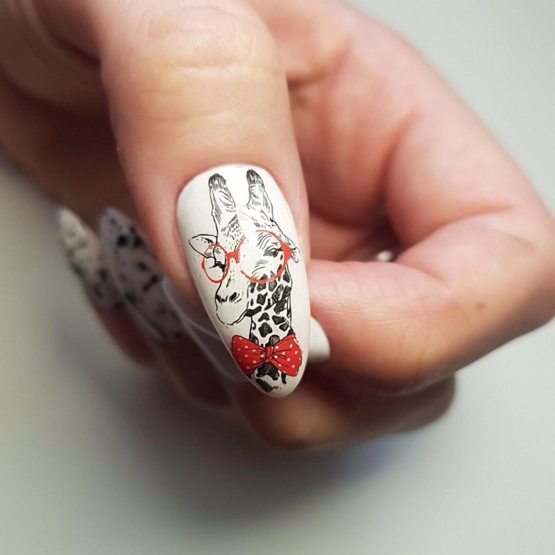 Маникюр цветная корова