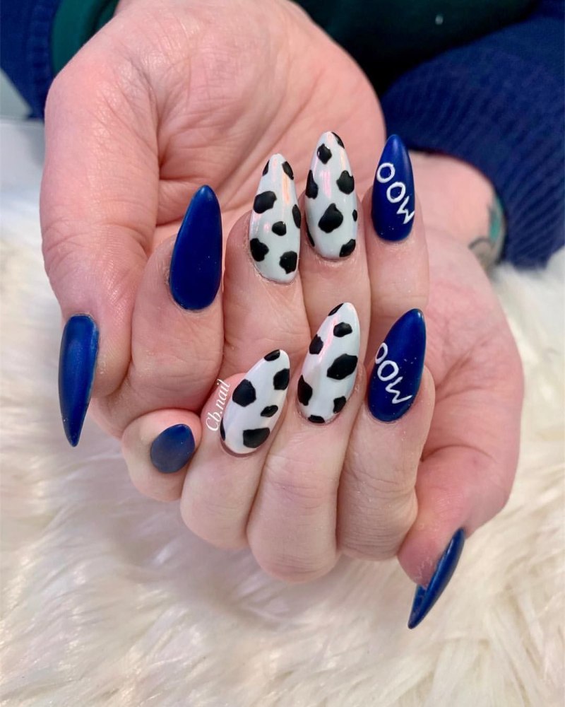 Маникюр с коровьим принтом на длинные ногти