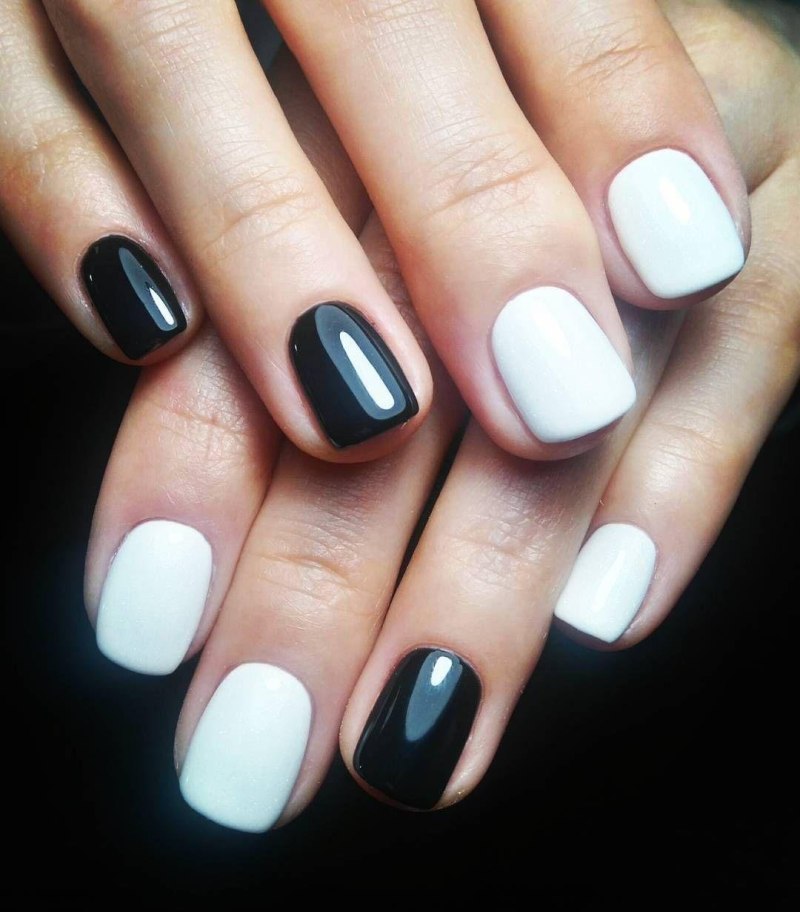 Темный маникюр