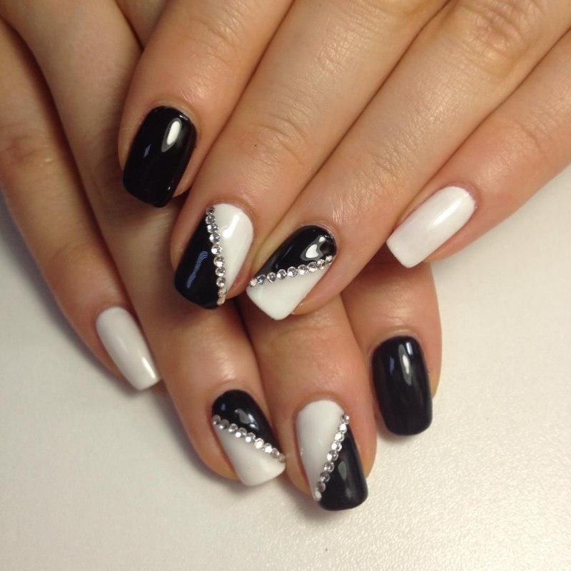 Черно белый маникюр