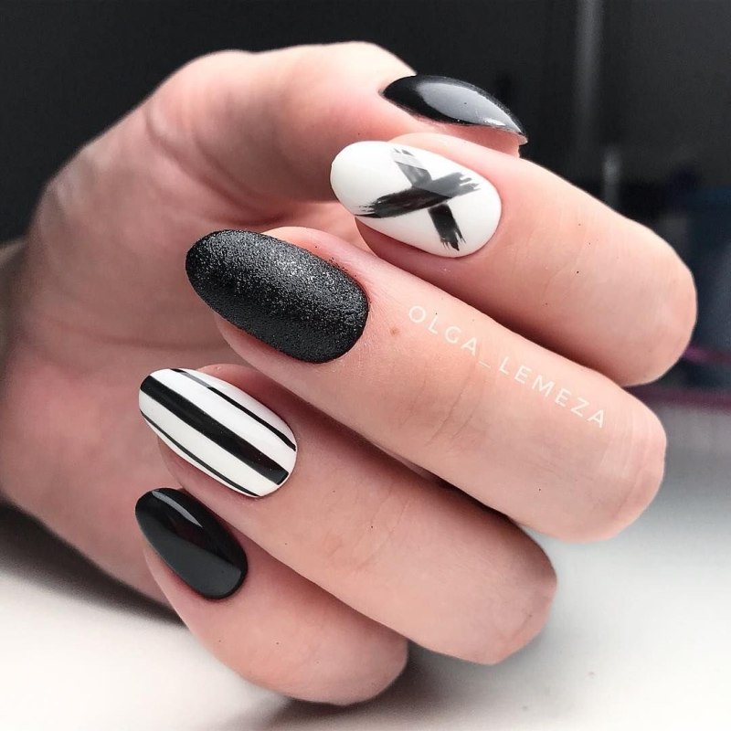 Маникюр на короткие ногтичер