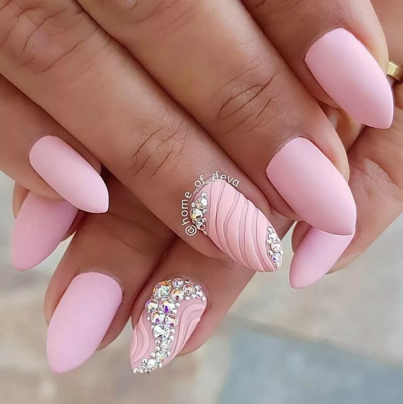 Розовые ногти