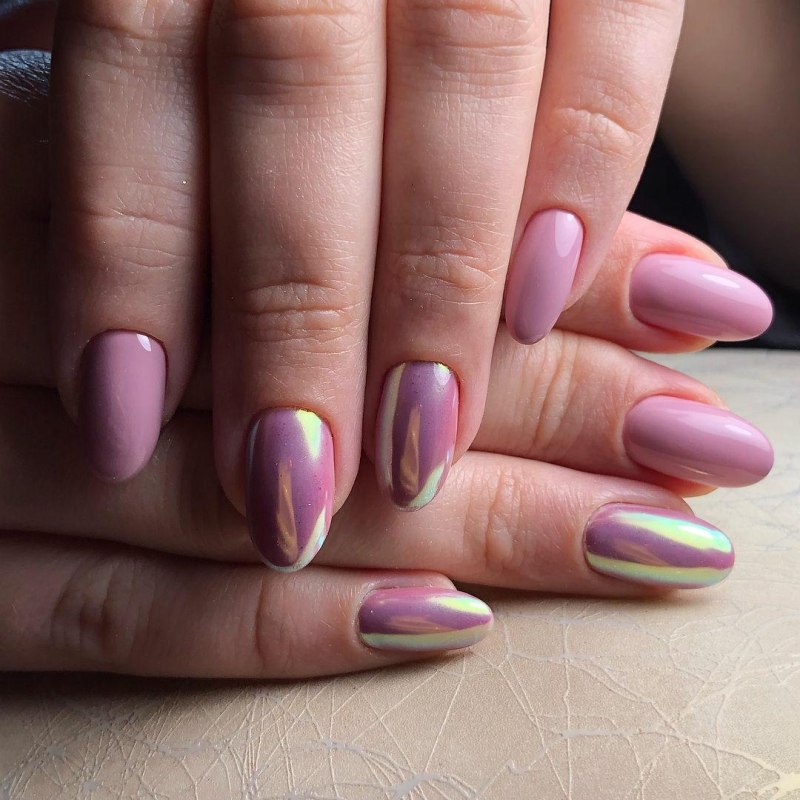 Яркие ногти с втиркой