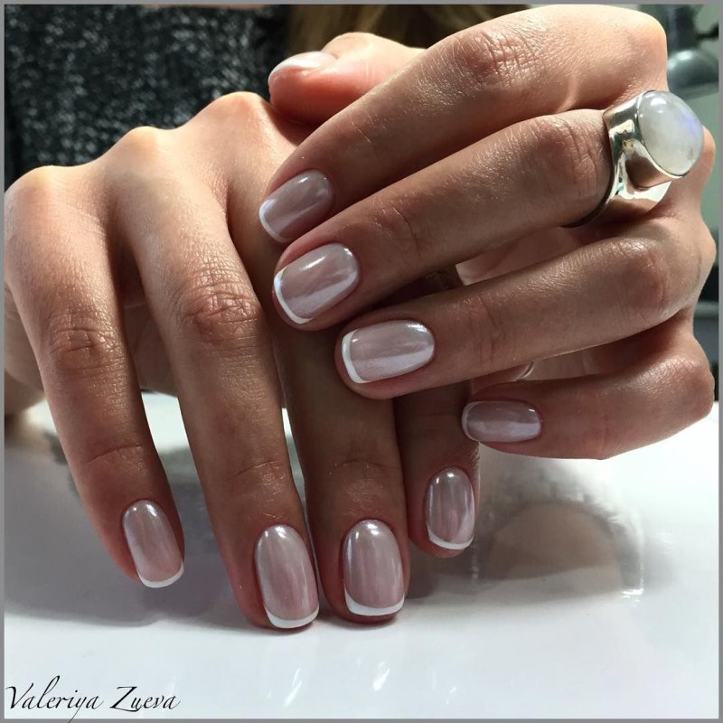 Маникюр с зеркальной втиркой